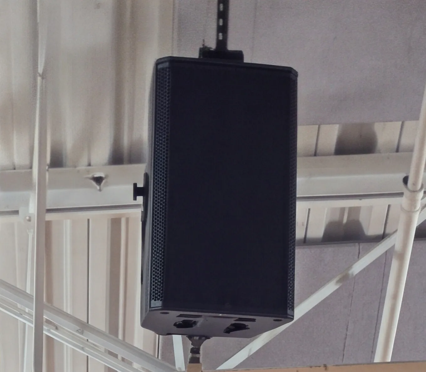 Designed for high ceilings and hard floors