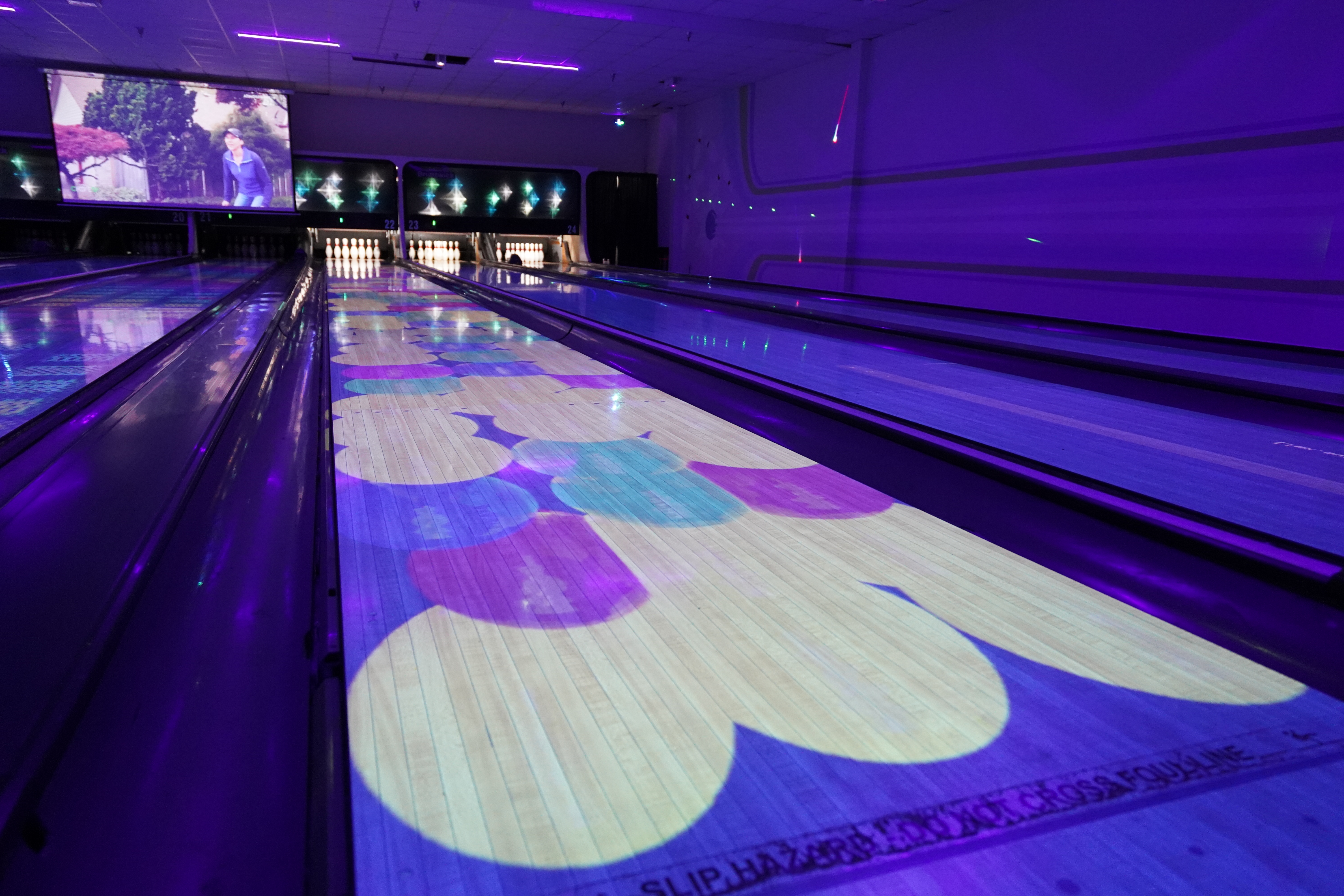 bowling center AV
